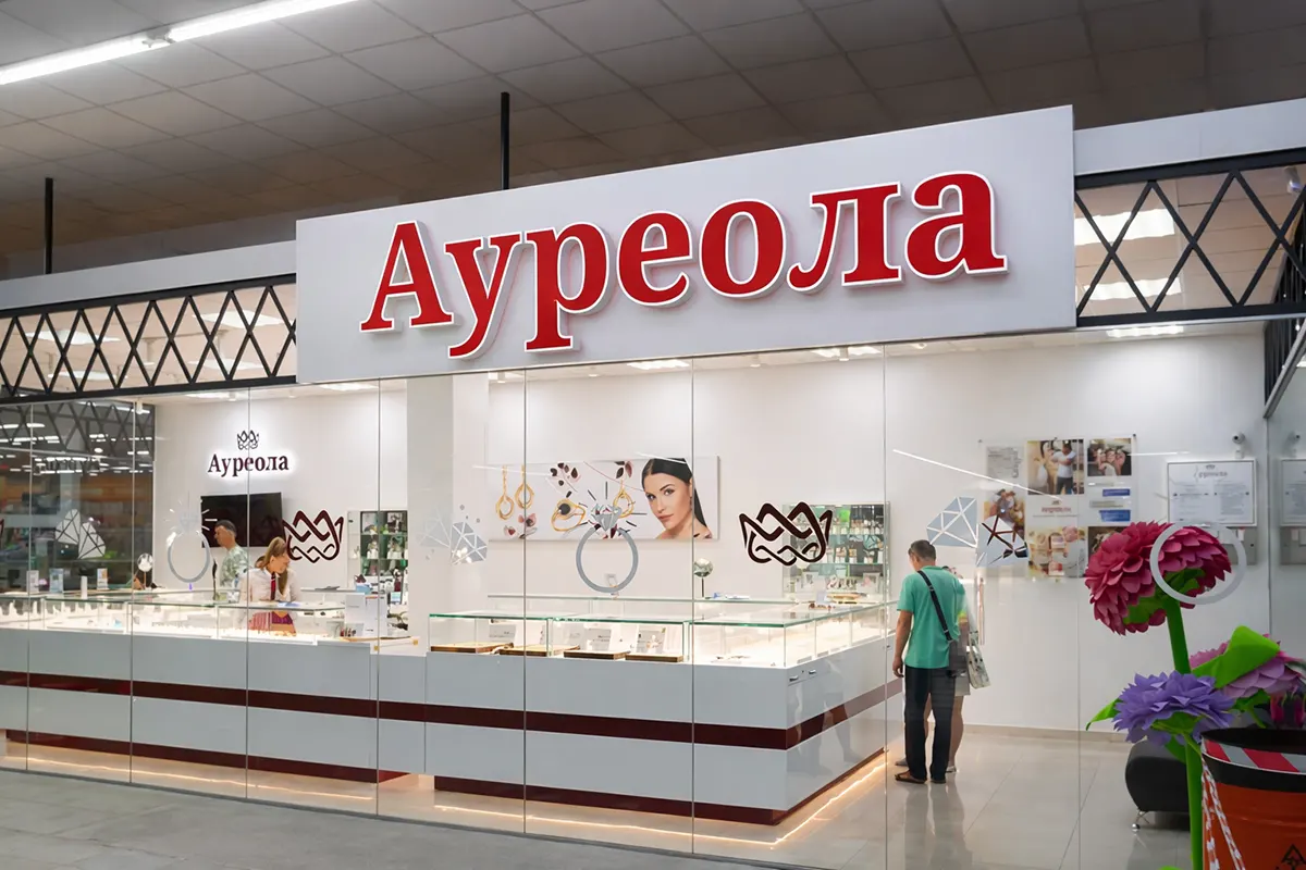 Световая вывеска для салона в Комрате (пример, наружная реклама)