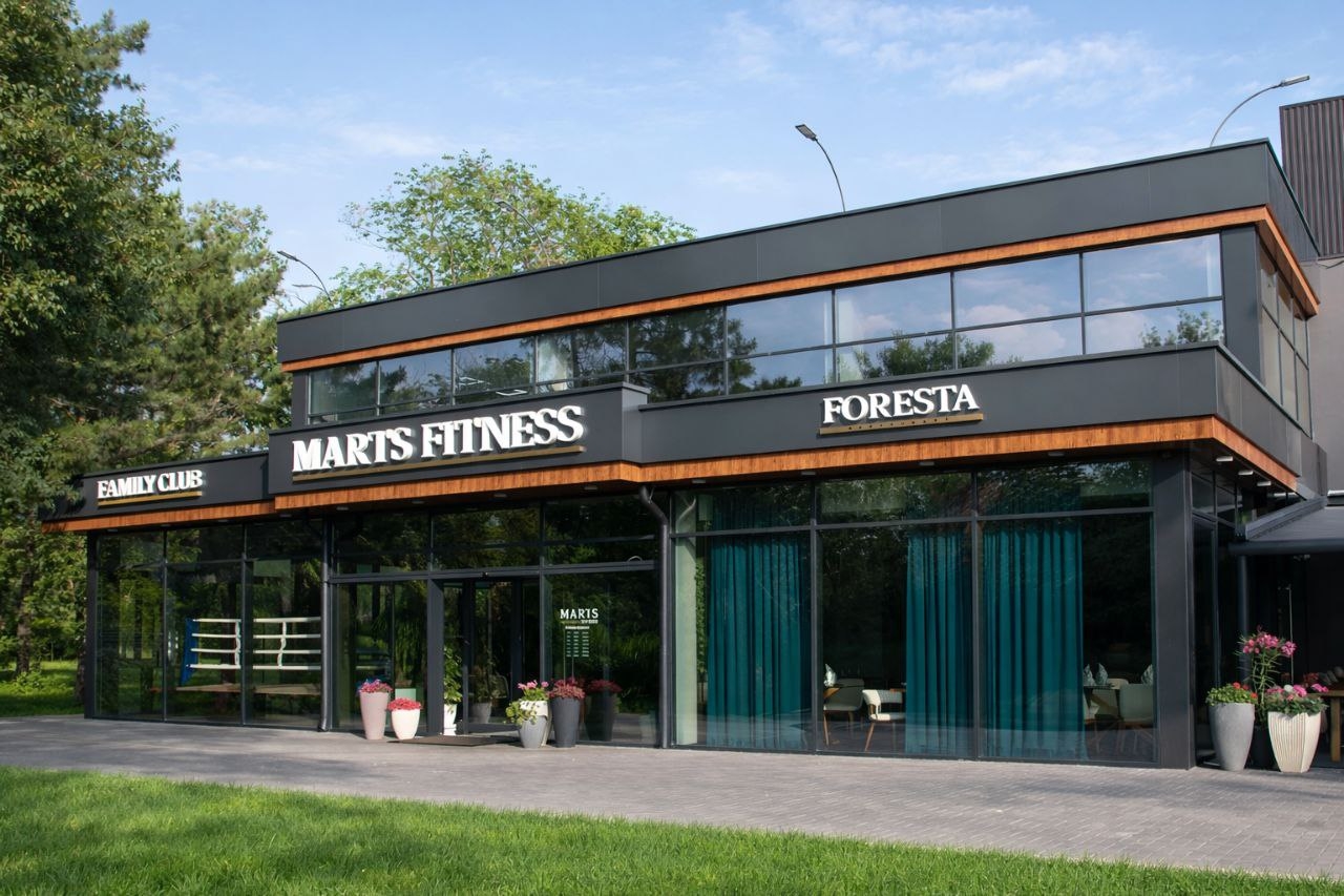 Вход, фриз и стены с облицовкой АКП для спортивного комплекса