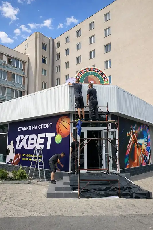 Установка вывески и рекламное оформление фасада магазина в Кишинёве - монтаж наружной рекламы 