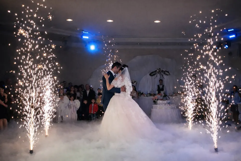 Спецэффекты в Тирасполе: холодные фонтаны, искры, цветной дым, конфетти на праздник и шоу