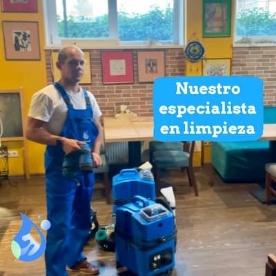 Nuestro especialista en limpieza de sofás