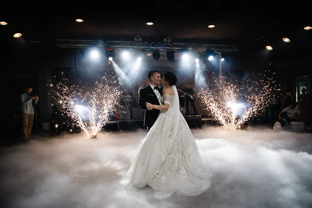 Спецэффекты в Тирасполе: холодные фонтаны, искры, цветной дым, конфетти на праздник и шоу