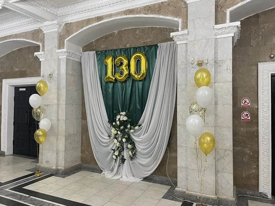 Фотозона из шаров на день рождения/юбилей/выпускной: арки, колонны, цифры, декор прессвол